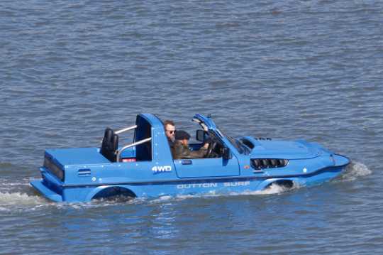 02 April 2021 - 14-06-07
Not the fastest thing on the water, but a crowdpleaser none the less.
----------------
Dutton Surf 4WD amphibious car in the river Dart